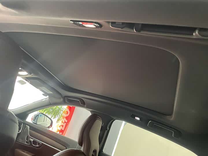 Volvo S90 Hybrid 2024 2024款 插电式混动 四驱长续航智雅豪华版