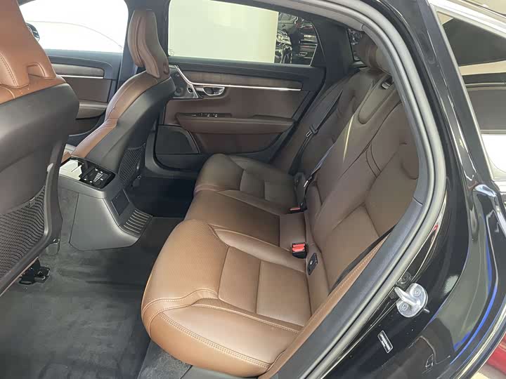 Volvo S90 Hybrid 2024 2024款 插电式混动 四驱长续航智雅豪华版