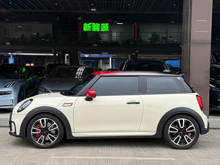 Mini Mini JCW 2023 2023款 2.0T JOHN COOPER WORKS Pat Moss纪念版