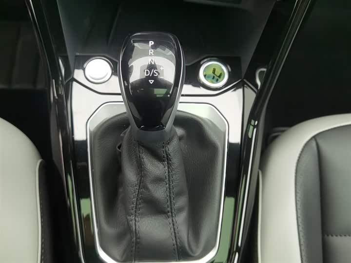 Volkswagen T-Roc 2023 2023款 300TSI DSG两驱辰光版