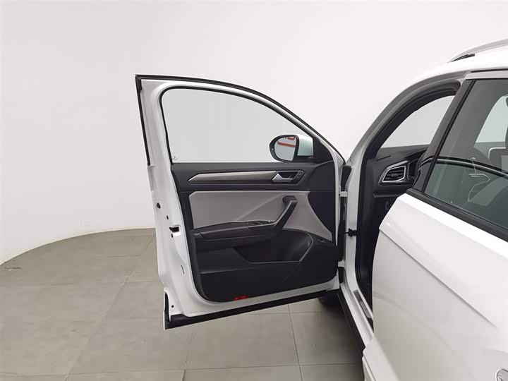 Volkswagen T-Roc 2023 2023款 300TSI DSG两驱辰光版