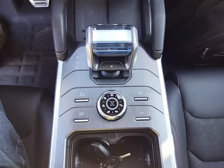 Jetour T2 2025 2025款 2.0TD DCT 四驱星际卫士