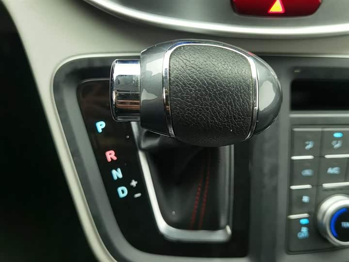 JAC Refine M4 2022 2022款 2.0TGDI 自动商旅版