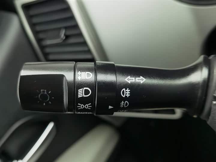 JAC Refine M4 2022 2022款 2.0TGDI 自动商旅版