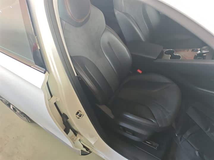 Roewe D5X DMH 2024 2024款 135科技版