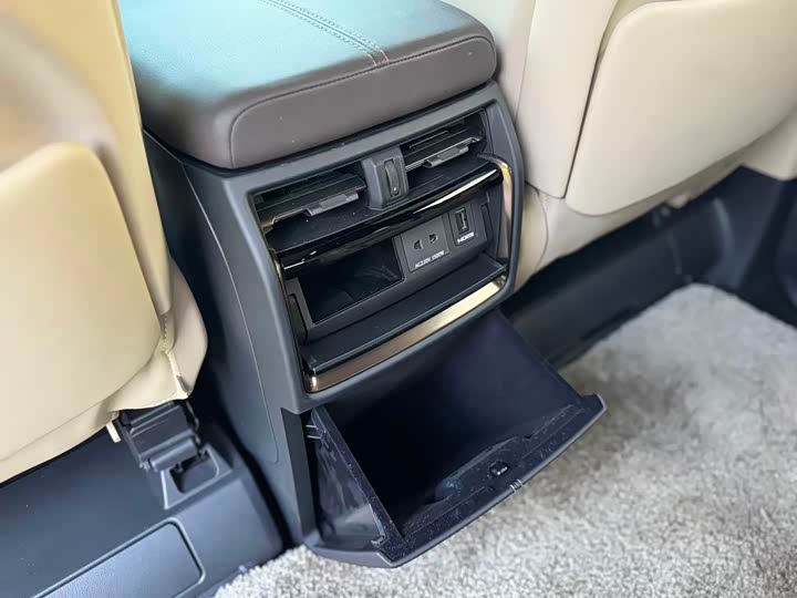 Toyota Vellfire 2024 2024款 皇冠 双擎 2.5L 至尊版