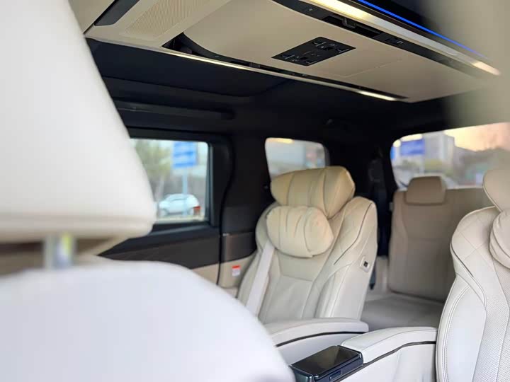 Toyota Vellfire 2024 2024款 皇冠 双擎 2.5L 至尊版