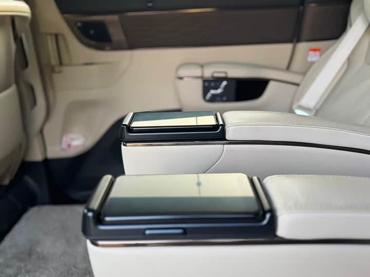 Toyota Vellfire 2024 2024款 皇冠 双擎 2.5L 至尊版