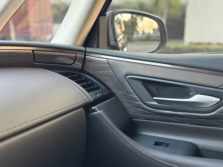 Toyota Vellfire 2024 2024款 皇冠 双擎 2.5L 至尊版