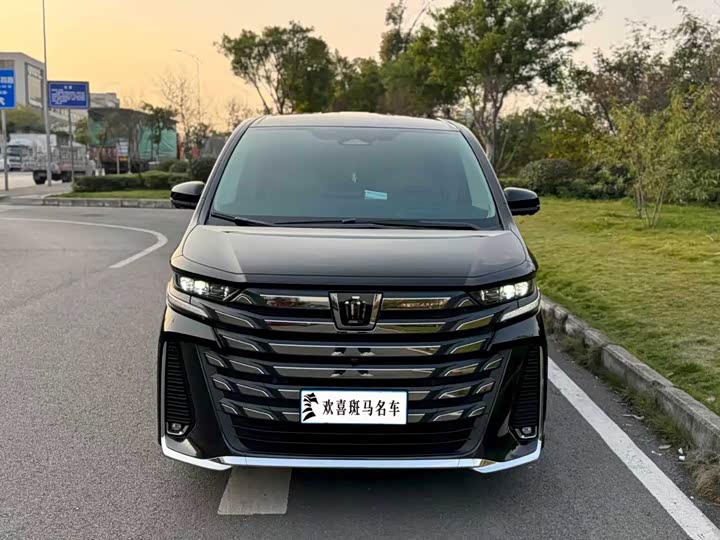 Toyota Vellfire 2024 2024款 皇冠 双擎 2.5L 至尊版