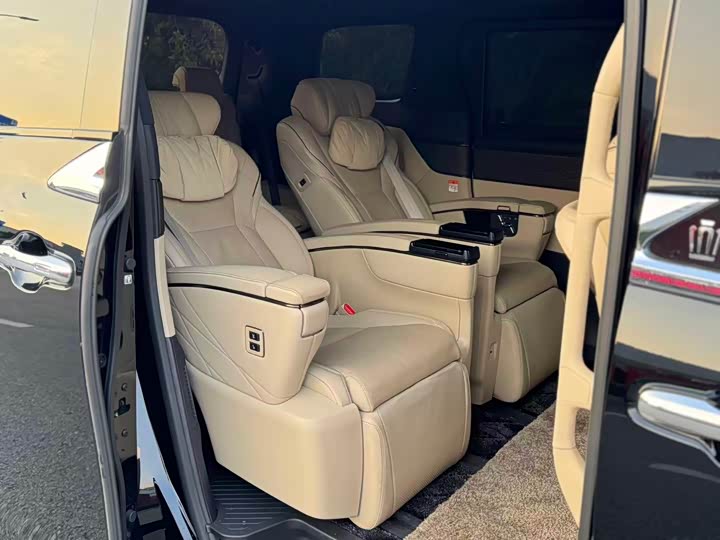 Toyota Vellfire 2024 2024款 皇冠 双擎 2.5L 至尊版