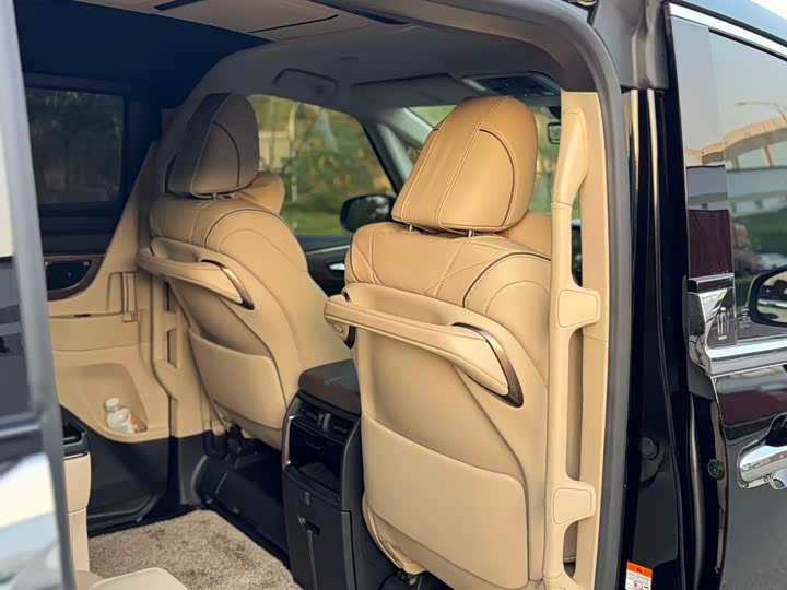 Toyota Vellfire 2024 2024款 皇冠 双擎 2.5L 至尊版