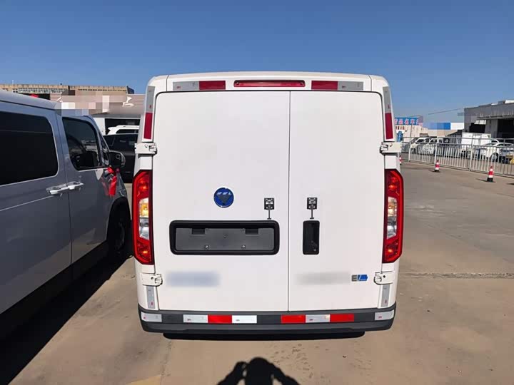 Foton Smart Smurf E7 2024 2024款 改款 纯电动厢式运输车 平顶2座 亿纬锂能41.86kWh