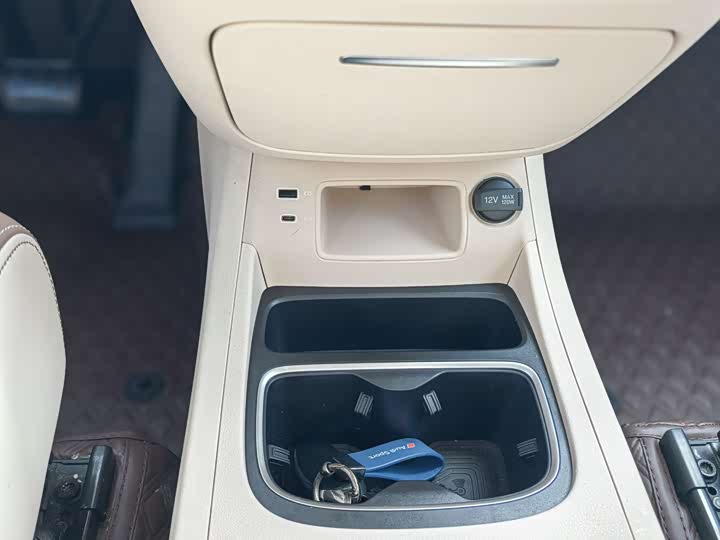 Bestune M9 2023 2023款 2.0T 尊享型70周年纪念版