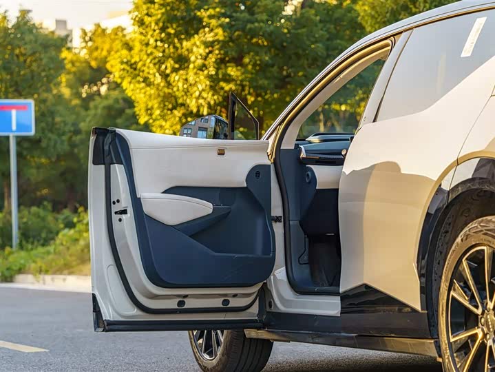 Zeekr X 2025 2025款 四座后驱魔方版