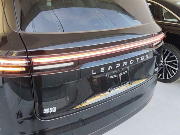 Leapmotor C16 2026 2026款 增程 280激光雷达智尊版 6座