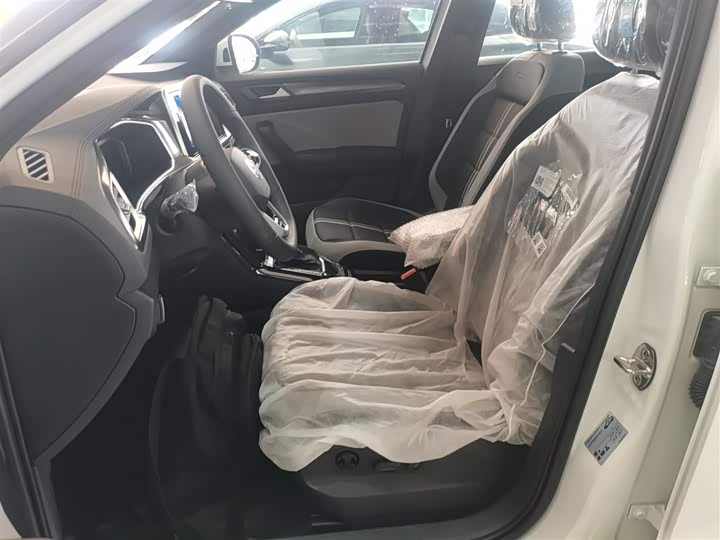 Volkswagen T-Roc 2025 2025款 改款二 300TSI DSG两驱星光版