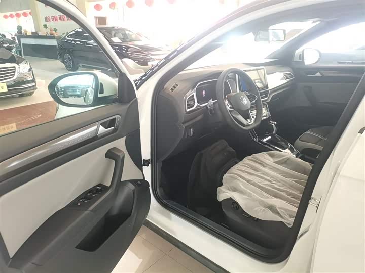 Volkswagen T-Roc 2025 2025款 改款二 300TSI DSG两驱星光版