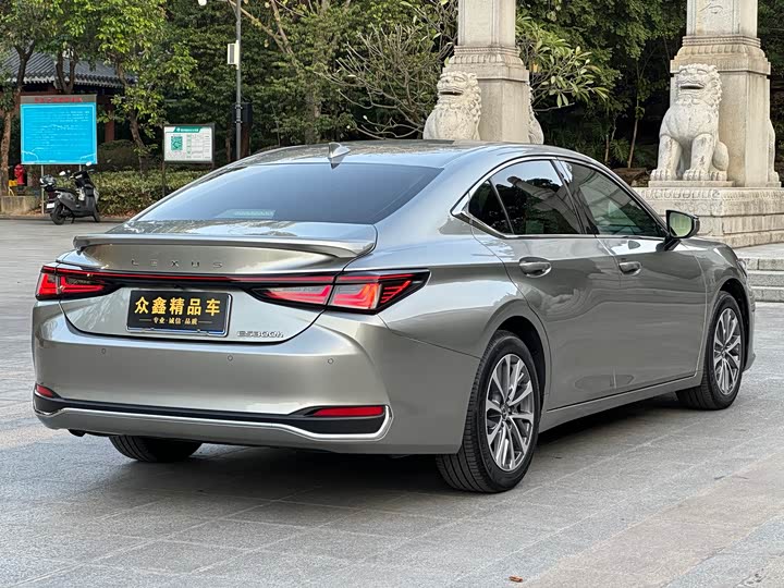 Lexus ES 2025 2025款 300h 臻享版