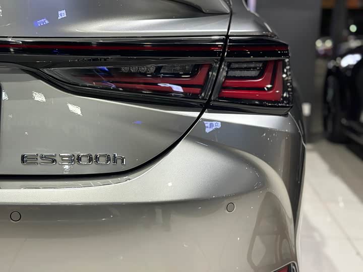 Lexus ES 2025 2025款 300h 臻享版
