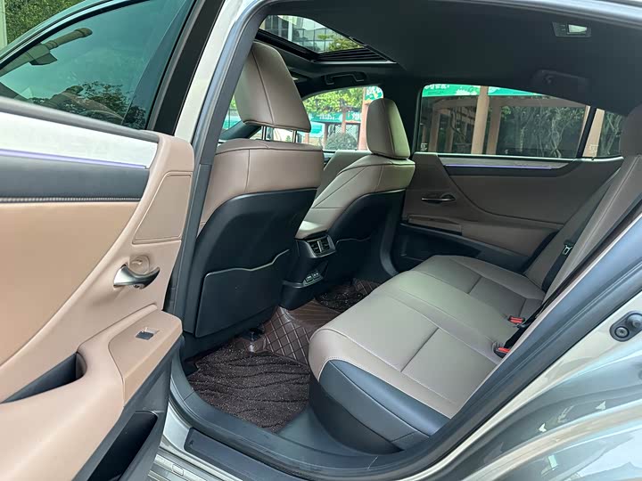 Lexus ES 2025 2025款 300h 臻享版