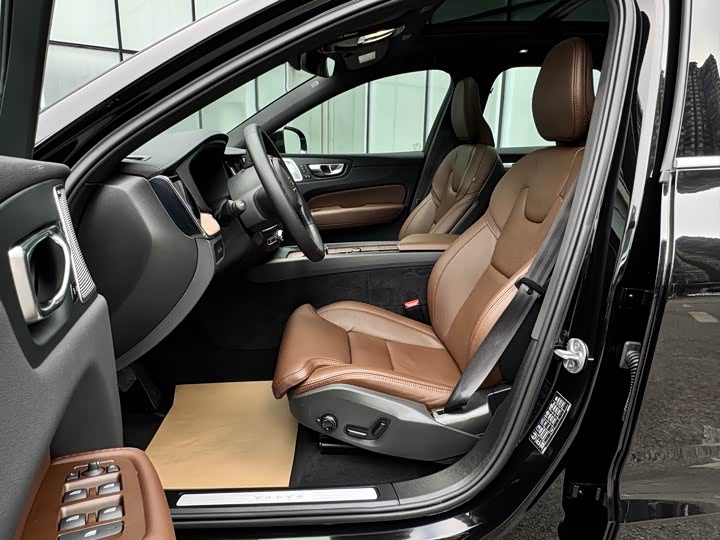 Volvo XC60 Hybrid 2025 2025款 插电式混动 长续航四驱智雅豪华版