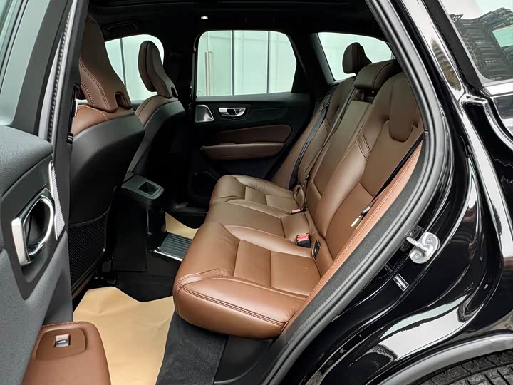 Volvo XC60 Hybrid 2025 2025款 插电式混动 长续航四驱智雅豪华版