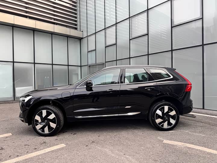Volvo XC60 Hybrid 2025 2025款 插电式混动 长续航四驱智雅豪华版