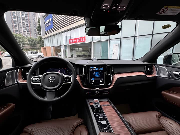 Volvo XC60 Hybrid 2025 2025款 插电式混动 长续航四驱智雅豪华版