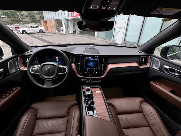 Volvo XC60 Hybrid 2025 2025款 插电式混动 长续航四驱智雅豪华版