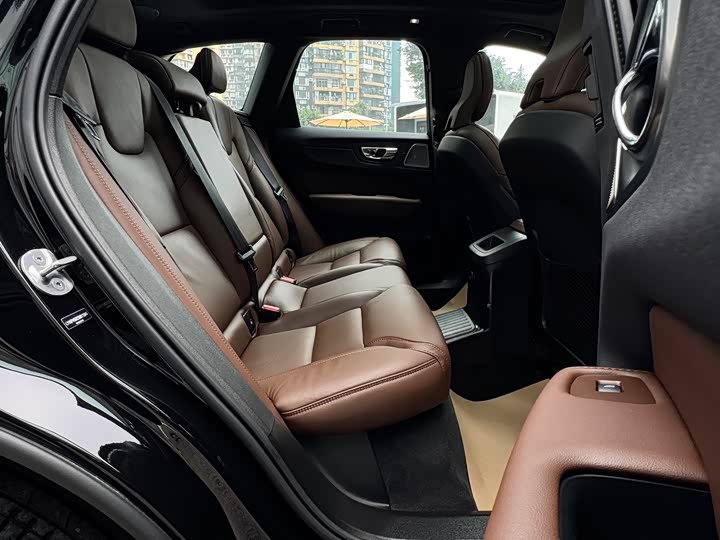 Volvo XC60 Hybrid 2025 2025款 插电式混动 长续航四驱智雅豪华版