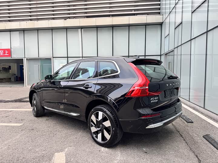 Volvo XC60 Hybrid 2025 2025款 插电式混动 长续航四驱智雅豪华版