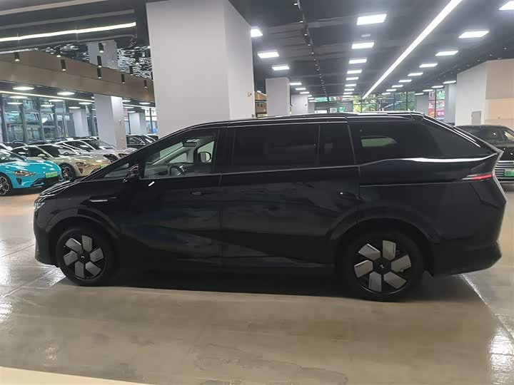 XPeng X9 2025 2025款 纯电 650长续航 Max