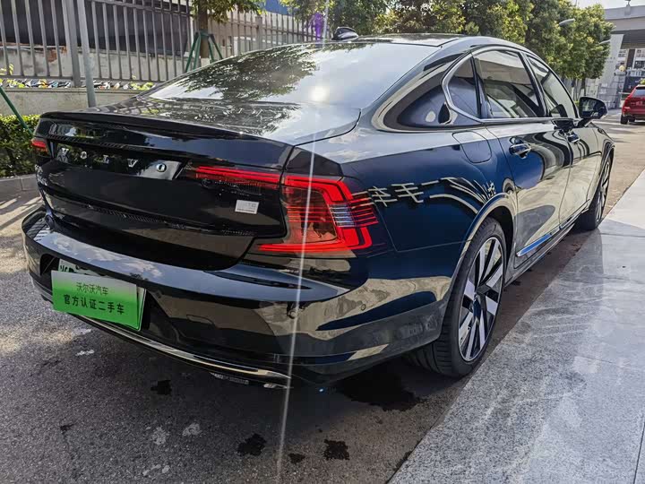 Volvo S90 Hybrid 2024 2024款 插电式混动 四驱长续航智雅豪华版