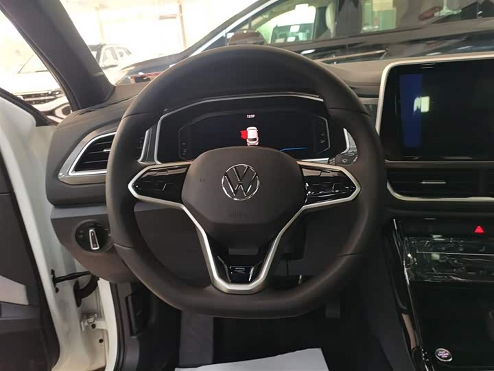 Volkswagen T-Roc 2025 2025款 改款二 300TSI DSG两驱星光版