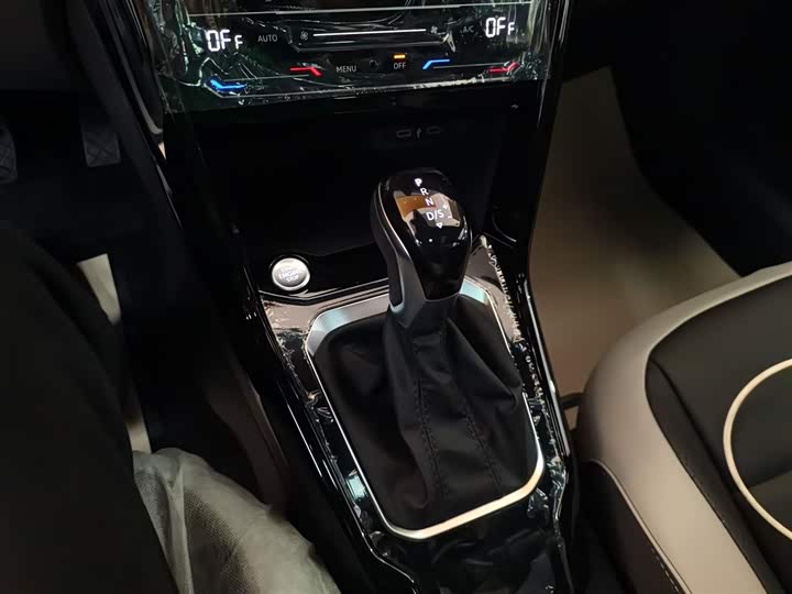 Volkswagen T-Roc 2025 2025款 改款二 300TSI DSG两驱星光版