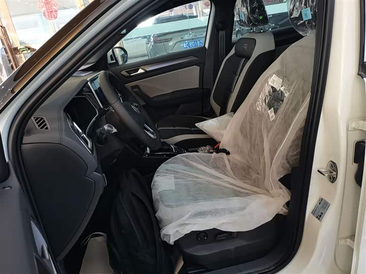 Volkswagen T-Roc 2025 2025款 改款二 300TSI DSG两驱星光版