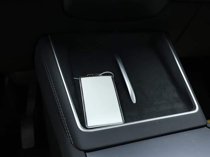 Tesla Model Y 2025 2025款 长续航全轮驱动版