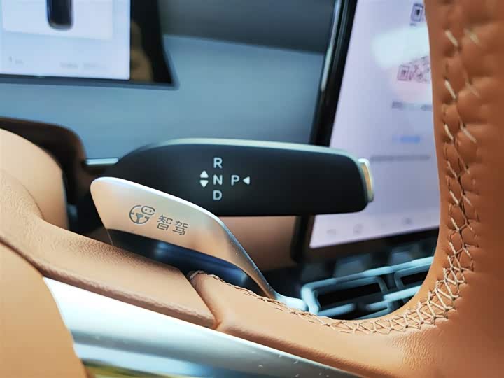 BYD Han L 2025 2025款 DM-p 四驱激光雷达旗舰型