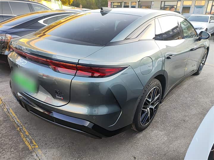 BYD Han L 2025 2025款 DM-p 四驱激光雷达旗舰型