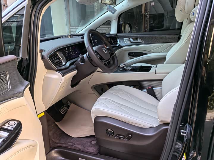 Denza D9 2025 2025款 DM-i 智驾版 1020 四驱尊荣型