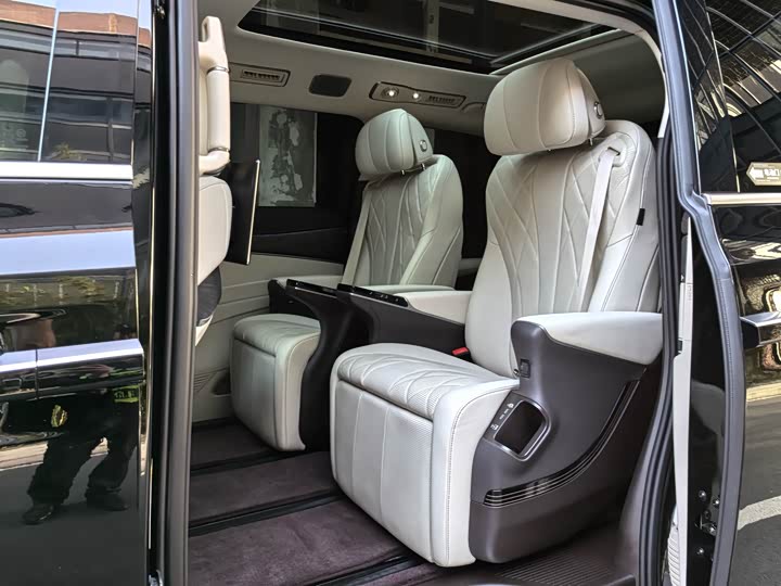 Denza D9 2025 2025款 DM-i 智驾版 1020 四驱尊荣型