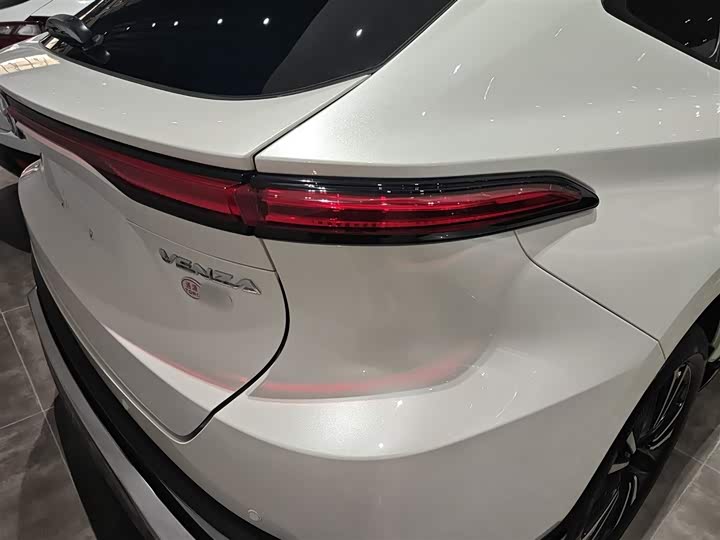 Toyota Venza 2023 2023款 2.0L CVT两驱尊贵版
