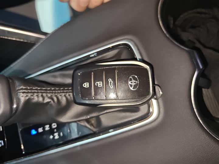 Toyota Venza 2023 2023款 2.0L CVT两驱尊贵版