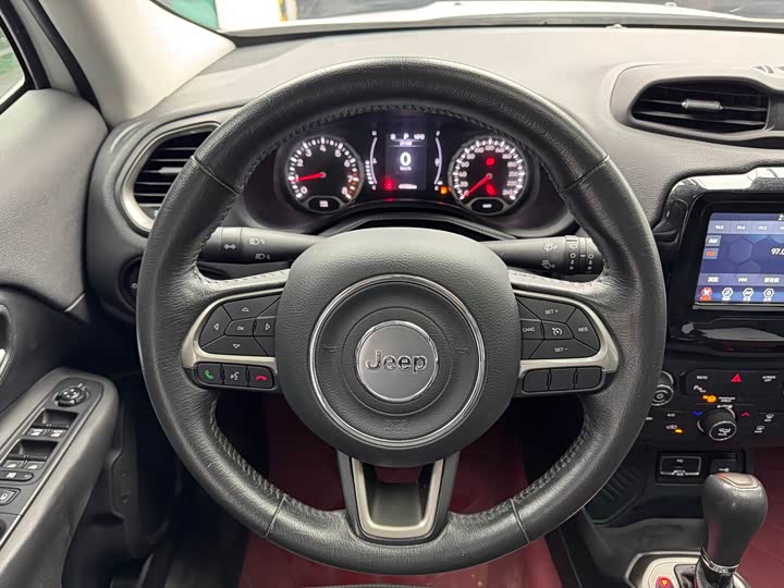 Jeep Renegade 2019 2019款 220T 自动精英版