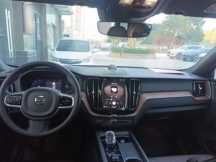 Volvo XC60 Hybrid 2025 2025款 插电式混动 长续航四驱智雅豪华版
