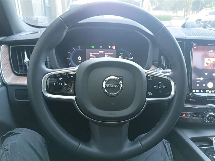 Volvo XC60 Hybrid 2025 2025款 插电式混动 长续航四驱智雅豪华版