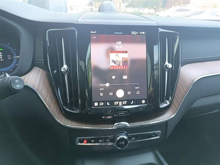 Volvo XC60 Hybrid 2025 2025款 插电式混动 长续航四驱智雅豪华版