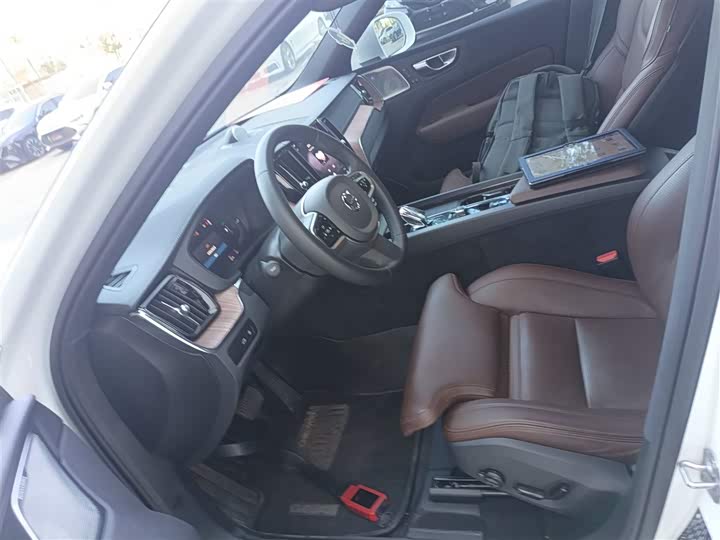 Volvo XC60 Hybrid 2025 2025款 插电式混动 长续航四驱智雅豪华版