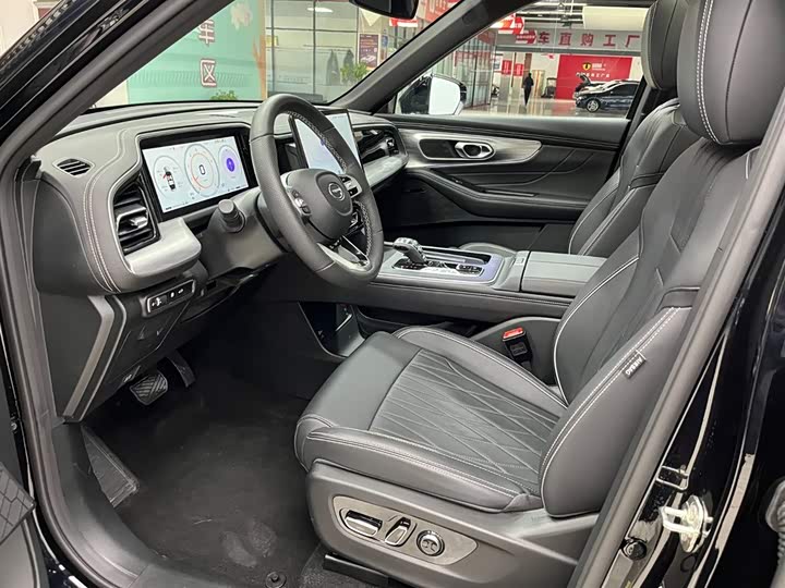 GAC Trumpchi GS8 2025 2025款 领航系列 2.0TGDI 四驱豪华版 5座